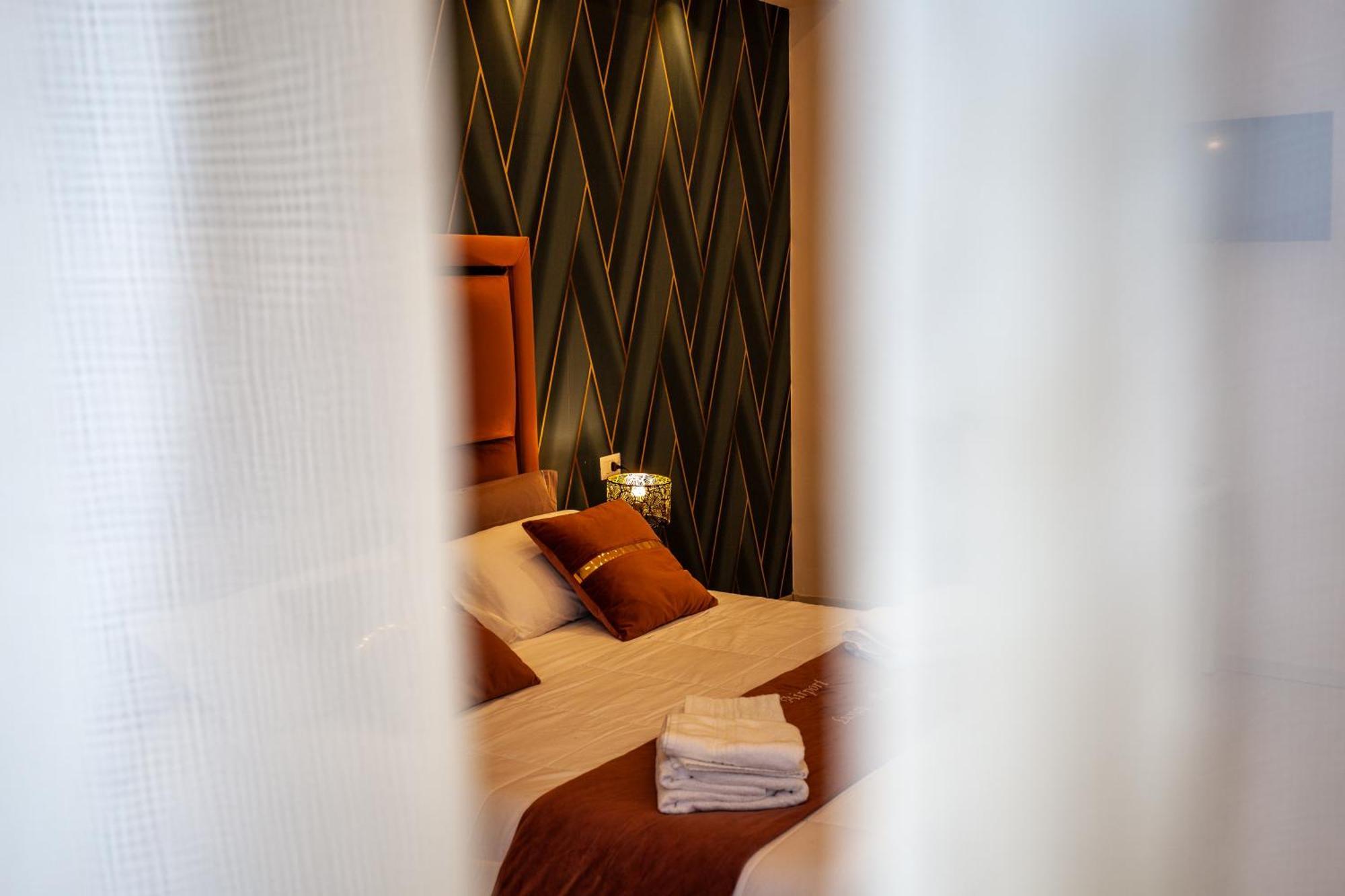 Airport Luxury Rooms Nápoles Exterior foto