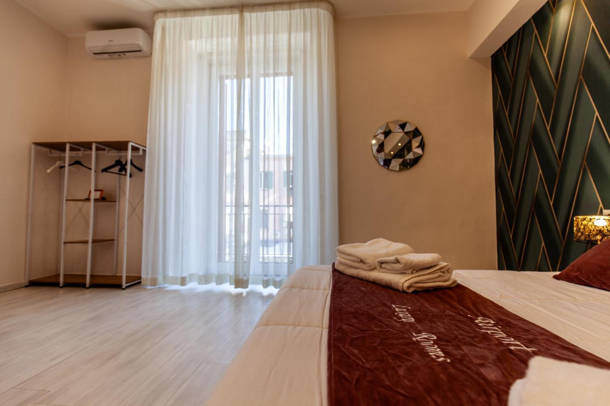 Airport Luxury Rooms Nápoles Exterior foto